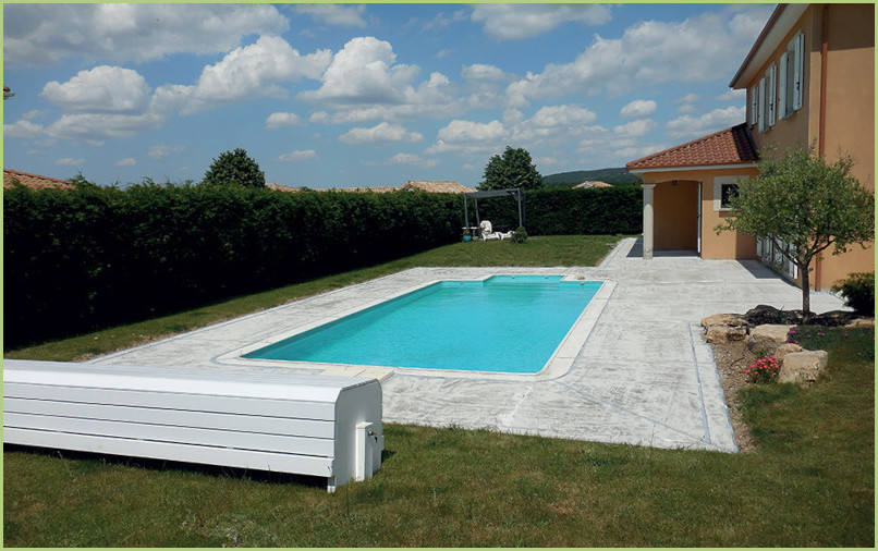 Des plages de piscine avant intervention